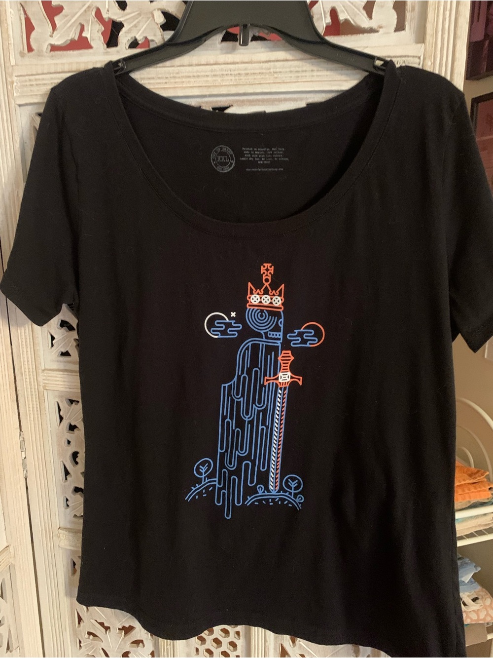 Out of Print’s Black Scoop Neck Hamlet Design T-Shirt, Women’s Size: XXL
